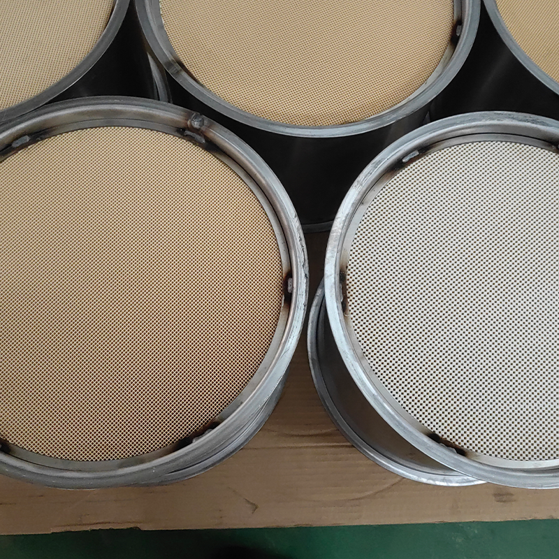 Element de catalizator al filtrului de particule diesel (DPF).